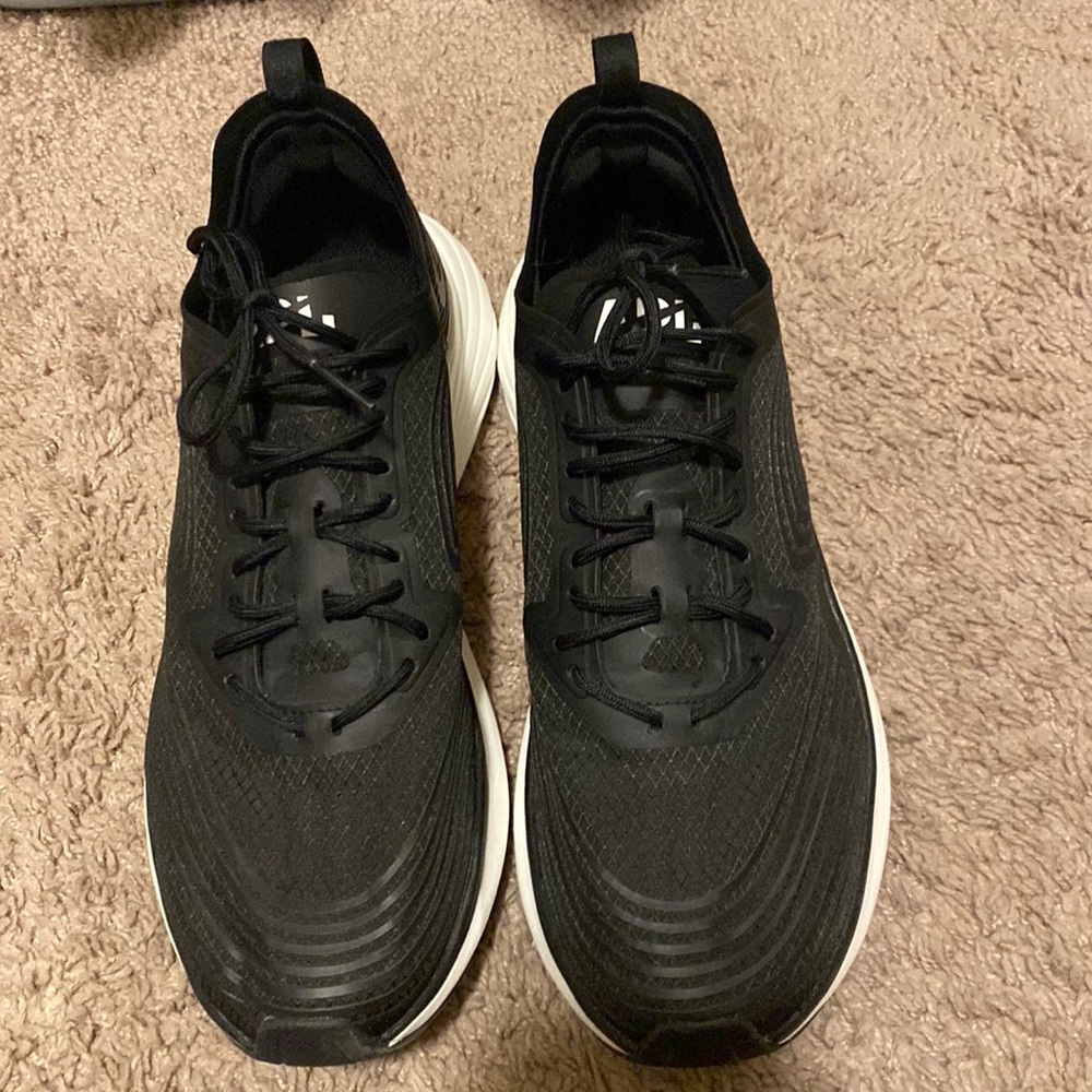 APL STREAMLINE SNEAKER
